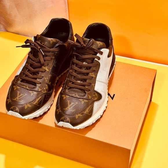 Louis Vuitton Runaway Monogram Brown Black and White - Picture 2 of 15